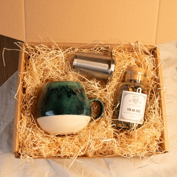 Teemomente - Geschenkset mit Tasse, Teesieb und Kräutertee