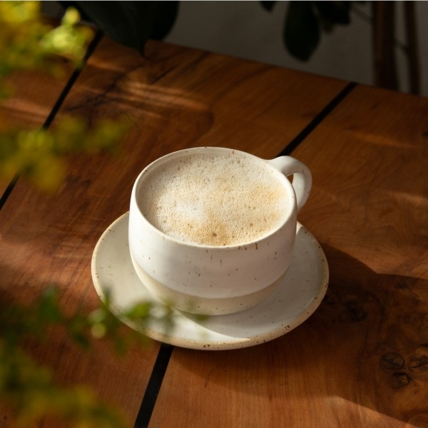 Tasse mit Untertasse weiß