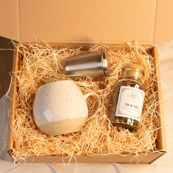 Teemomente - Geschenkset mit Tasse, Teesieb und Kräutertee