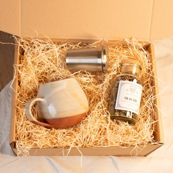 Teemomente - Geschenkset mit Tasse, Teesieb und Kräutertee